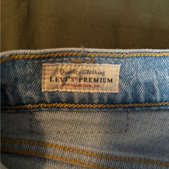 Size 25 LEVIS Wedgie Straight - Picture 3 of 4